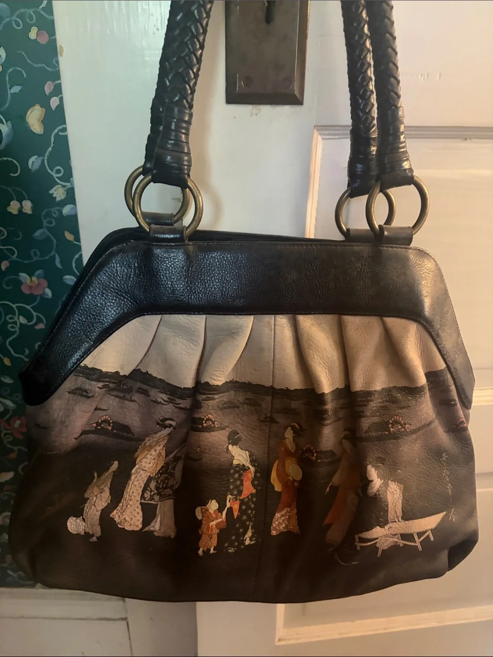 ICON women shoulder